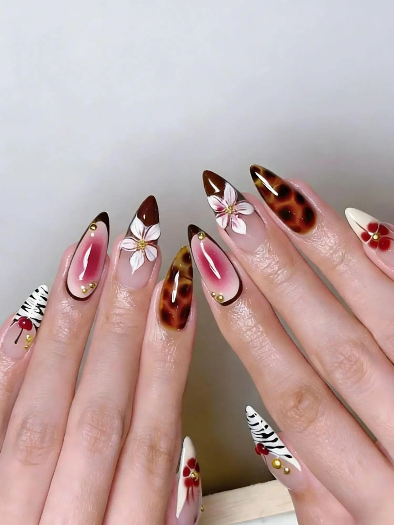 24Pcs Mid-length 3D Flowers Design Fingertips Sweet Butterfly Yellow Ripple Almond False Nails Detachable Full Cover Press Ons